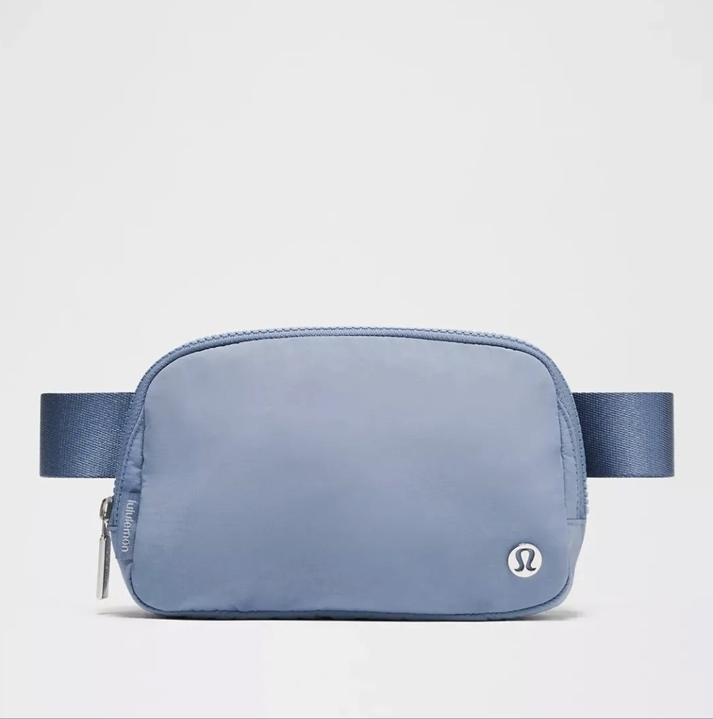 Lululemon Everywhere Belt Bag 1L in Washed Denim, NWT